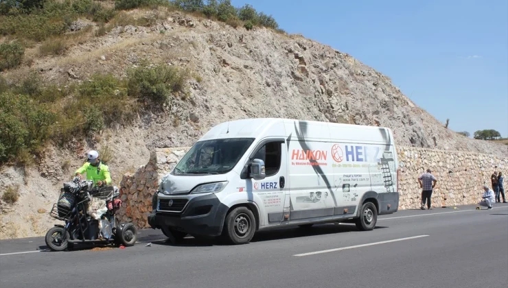 Tavşanlı’da Minibüsün Çarptığı Elektrikli Bisiklet Sürücüsü Hayatını Kaybetti